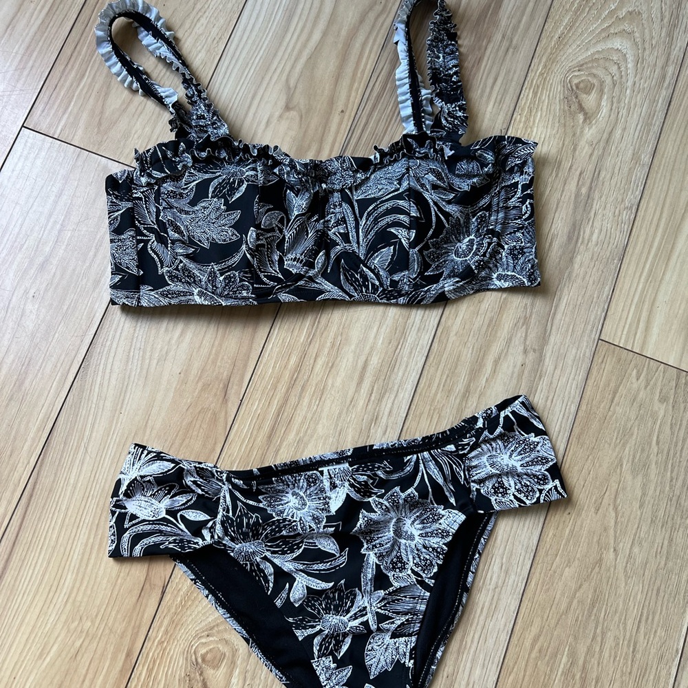 Floral Black and White Women's Swimwear Set